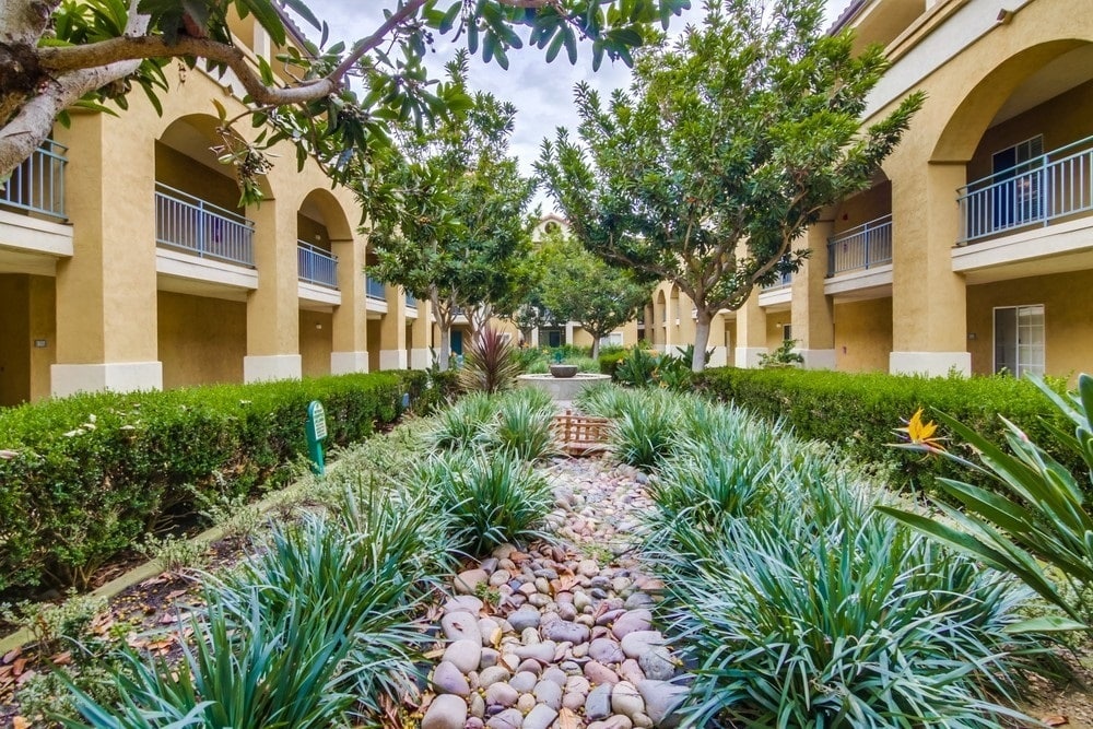 170057776 0 1950 Camino De La Reina 110, San Diego, Ca 92108